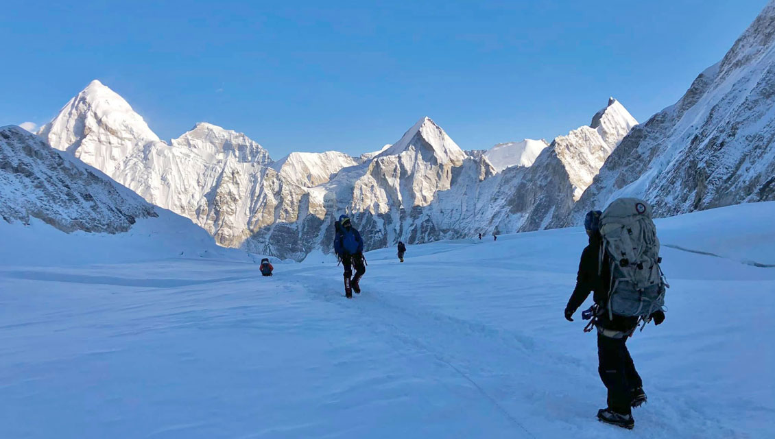 Cross Cho La (5,420 m) to Gokyo