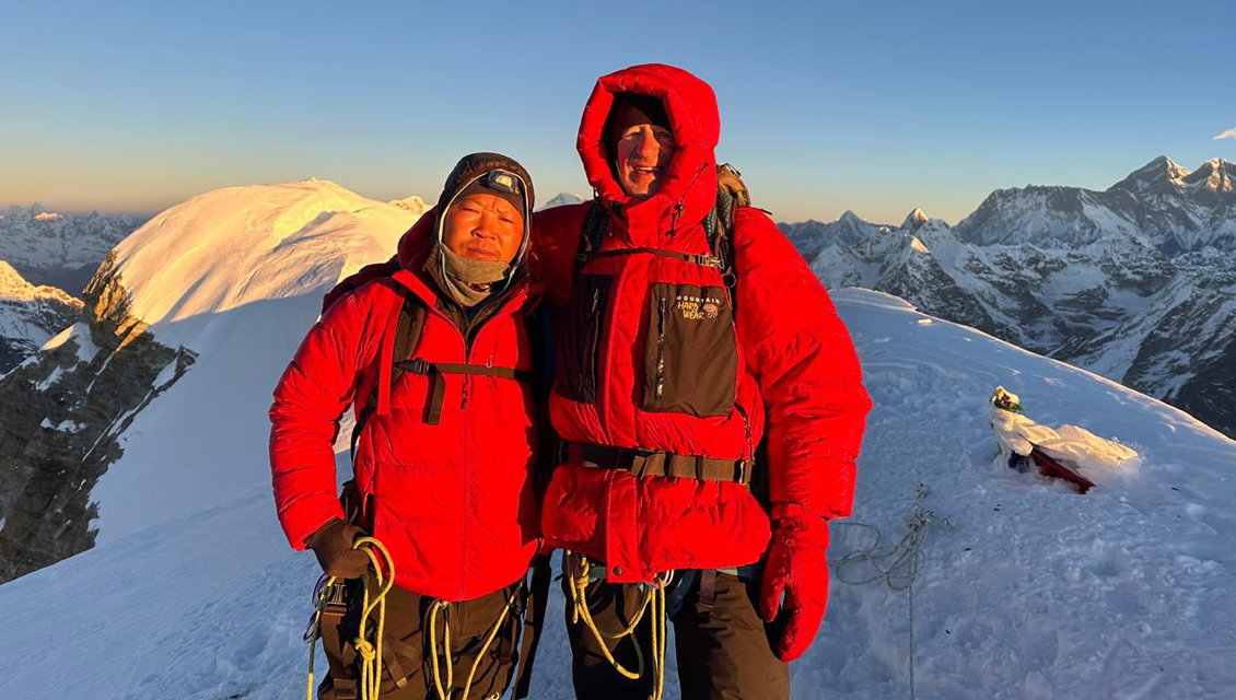 Summit Mera Peak (6,476 m) and return to Khare